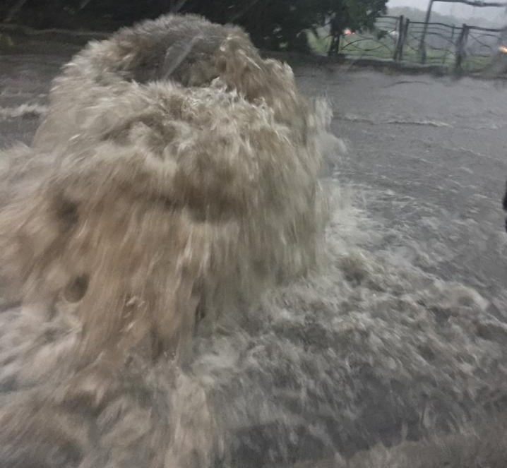 Monteforte Irpino| Strade allagate e auto bloccate dal nubifragio, il sindaco Giordano: non uscite di casa