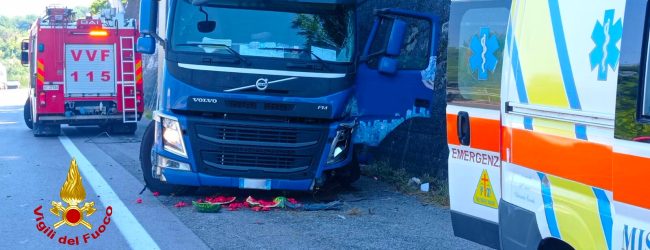 Incendi boschivi, incidenti e auto in fiamme: duro lavoro per i Vigili del Fuoco di Avellino