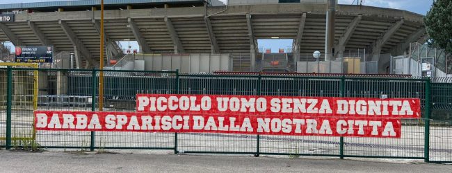Benevento Calcio, la Curva Sud contro Barba: “Sparisci dalla città”