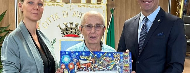 Avellino| Il maestro Spiniello dona al Comune un dipinto sulla Dogana. Presto una sua mostra su questo simbolo della città