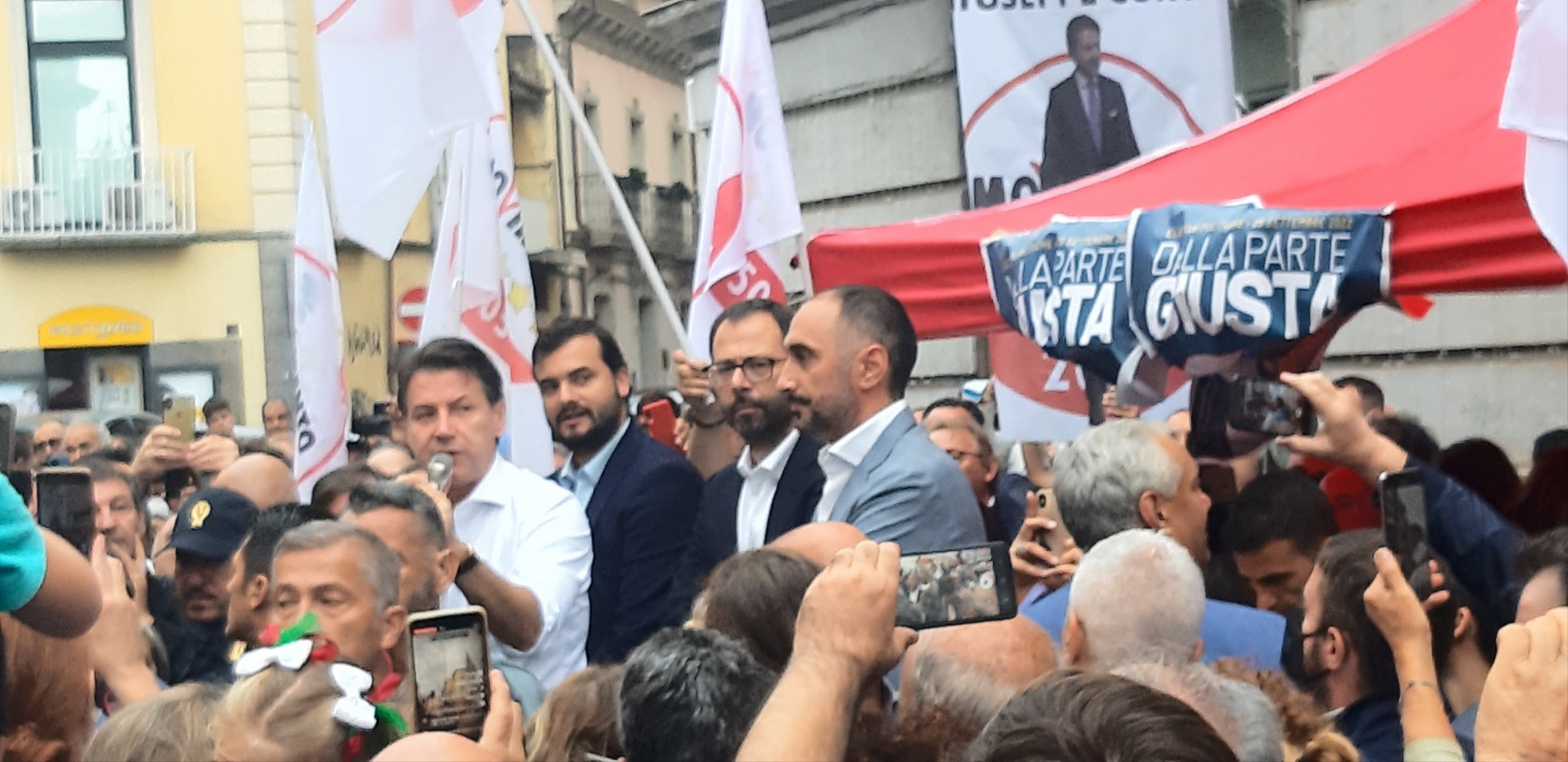 Avellino| M5S, folla al corso per Conte: noi coerenti e responsabili, altro che Pd