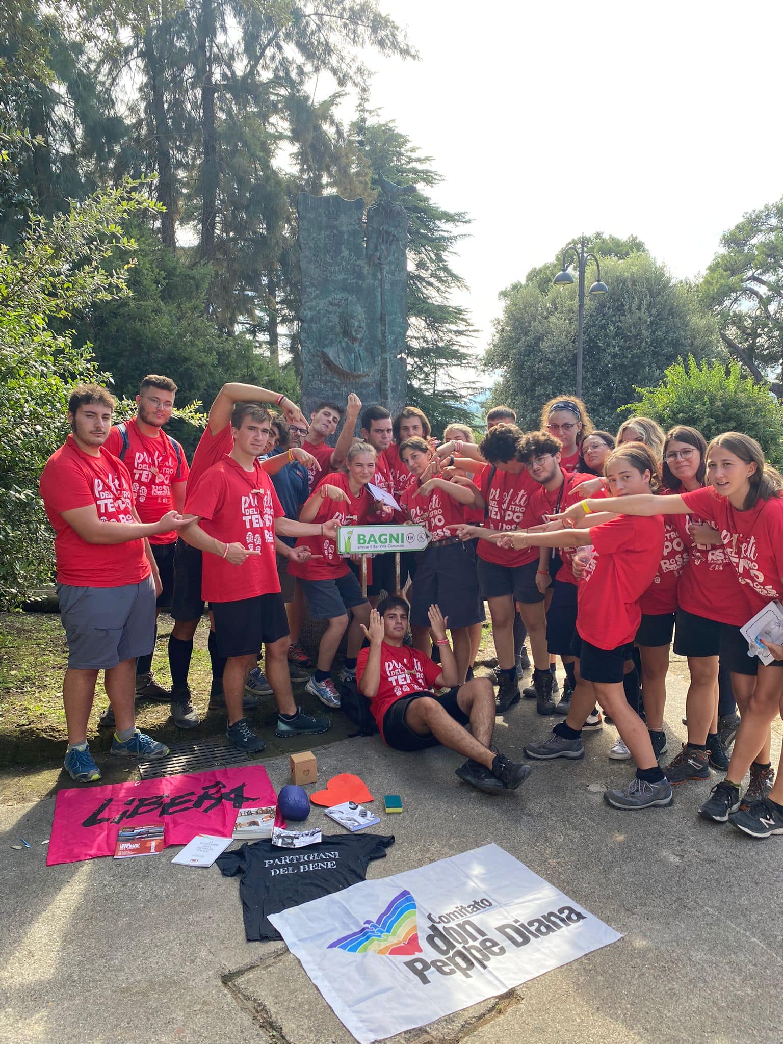 Scritta “Bagni” sotto la stele di Delcogliano e Iermano, il sindaco Mastella: “Atto di insensibilità morale”