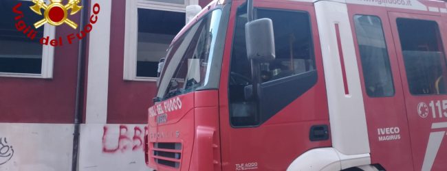 Avellino| Incendio nell’ex Asilo Patria e Lavoro, pompieri avvertiti dai passanti