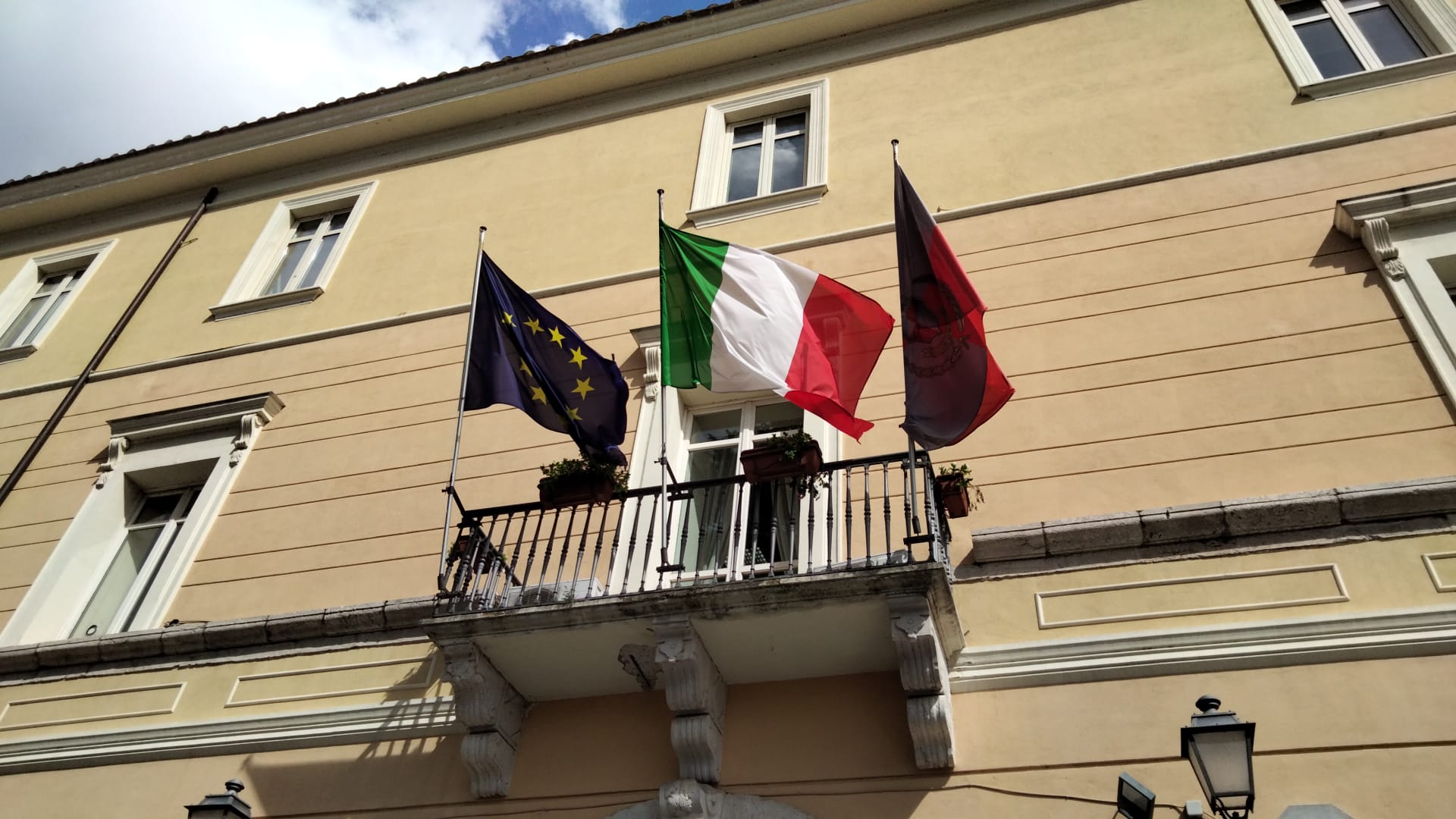 I Giardini di Palazzo De Simone intitolati a Maurizio Costanzo