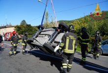 Monteforte Irpino| Incidente tra due auto sulla Nazionale, una si ribalta e finisce in una cunetta: 2 feriti al Moscati