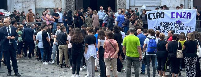 Benevento| L’ultimo saluto ad Enza, il prof Mazzone: “Una fiamma perennemente accesa”