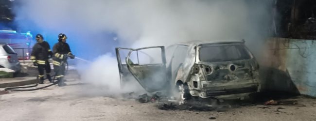 Montoro| Dà fuoco ad un’auto in sosta, in manette una 36enne