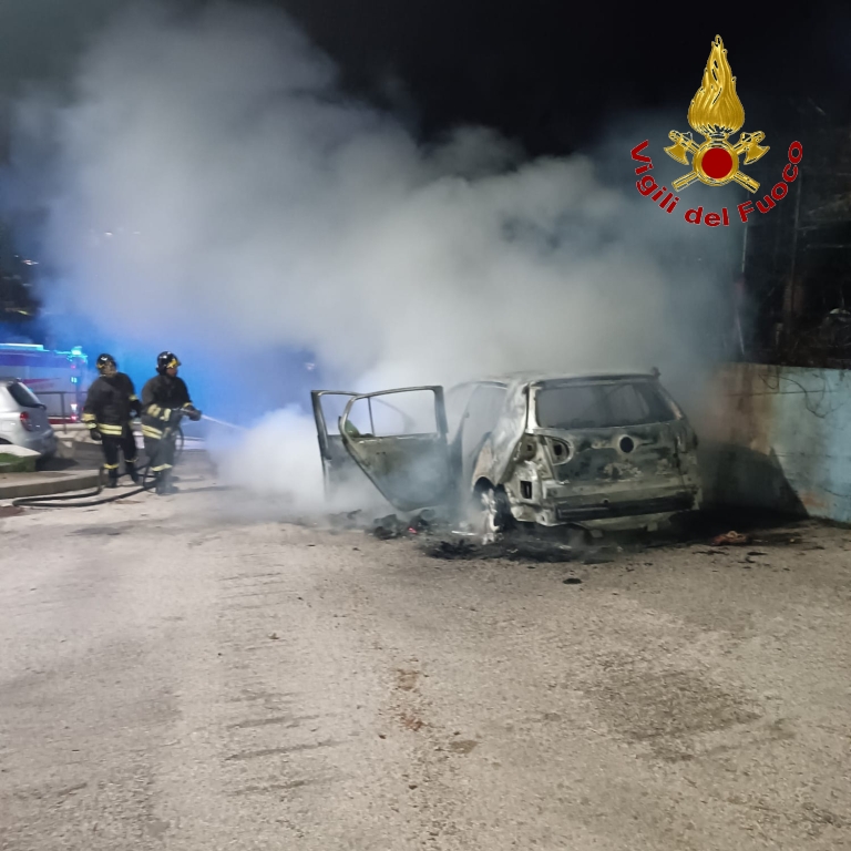 Montoro| Dà fuoco ad un’auto in sosta, in manette una 36enne