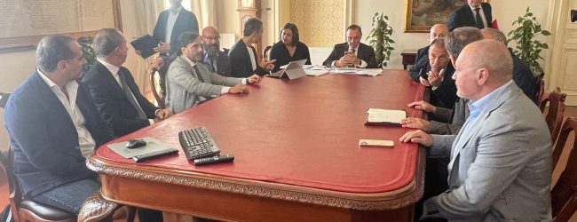 Risparmio energetico, nuova riunione a Palazzo Mosti: confermate alcune misure, si lavora per Natale