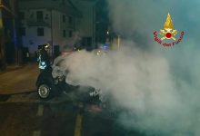 Solofra| In fiamme Fiat 500, paura nella notte in via Landolfi: indagano i carabinieri