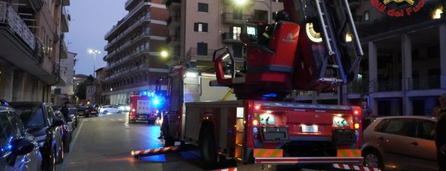 Avellino| Incendio in un appartamento in via Campane, palazzo sgomberato