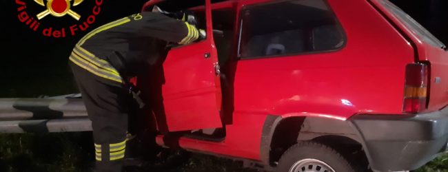 Montella| Incidente stradale, conducente incastrato nell’auto liberato dai pompieri