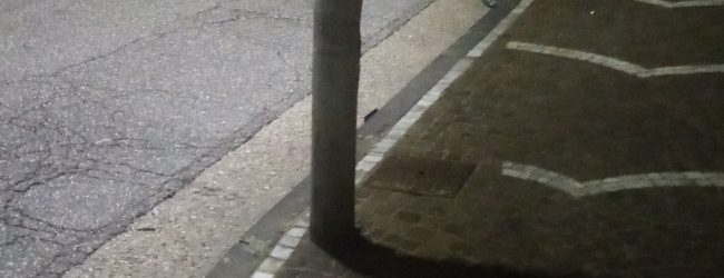 San Giorgio del Sannio/Palo della pubblica illuminazione in bilico, urge messa in sicurezza