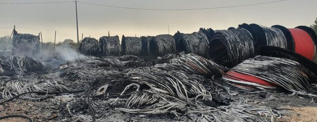 Cavi elettrici in fiamme, nella notte incendio tra Pontelandolfo e Campolattaro