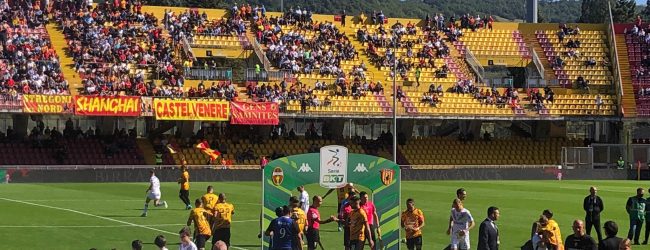 Il Benevento prima illude, poi delude. La Ternana rimonta, vince 3-2 al “Vigorito” e vola in testa