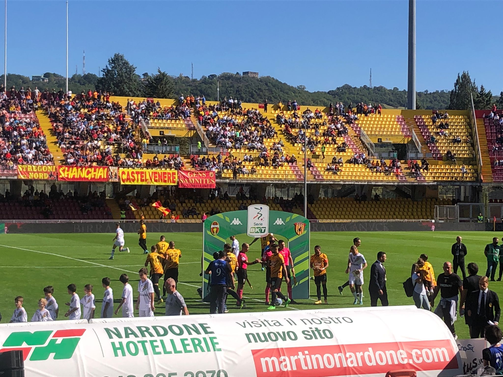 Il Benevento prima illude, poi delude. La Ternana rimonta, vince 3-2 al “Vigorito” e vola in testa