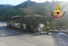 Monteforte| Bus in fiamme spento dai pompieri, l’autista si mette in salvo. L’Air apre un’inchiesta interna