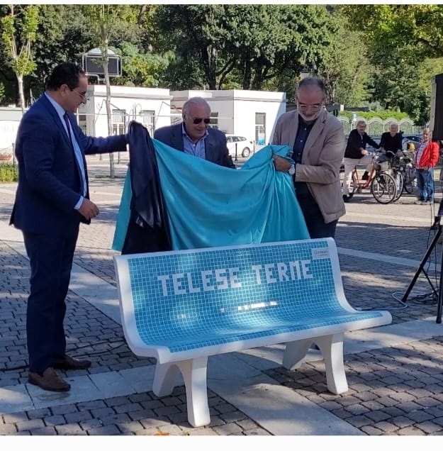 Telese Terme, inaugurate le nuove panchine storiche