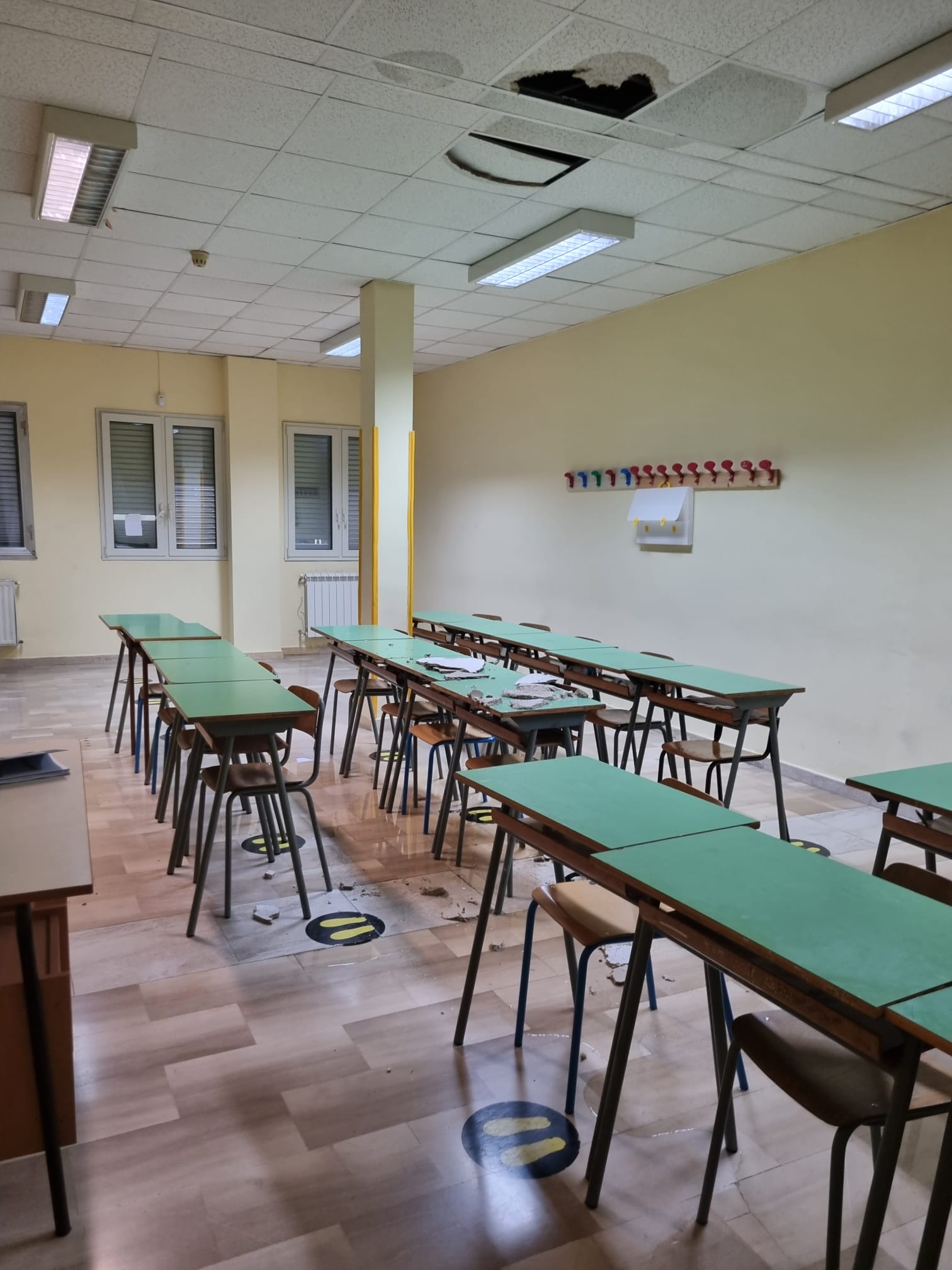 Calcinacci in aula, disagi per una classe del Liceo Scientifico Rummo