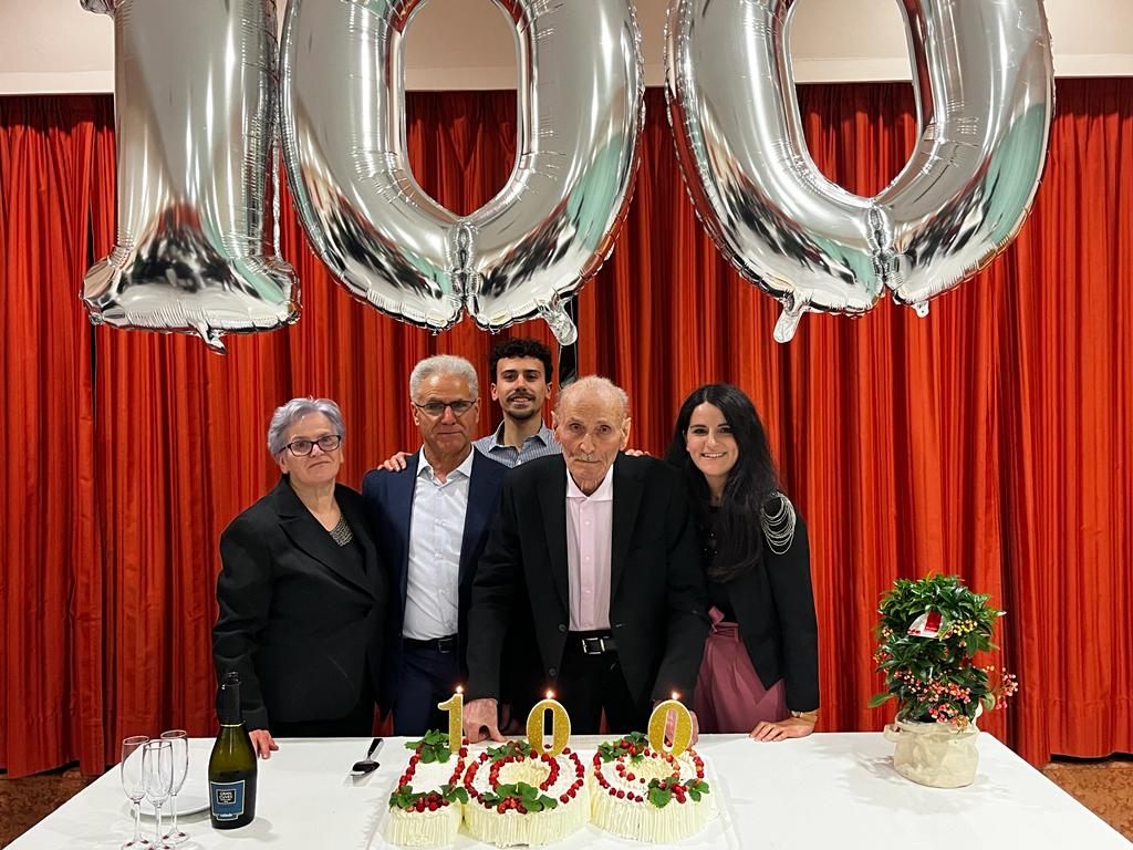 Apollosa in festa per i 100 anni di nonno Beniamino