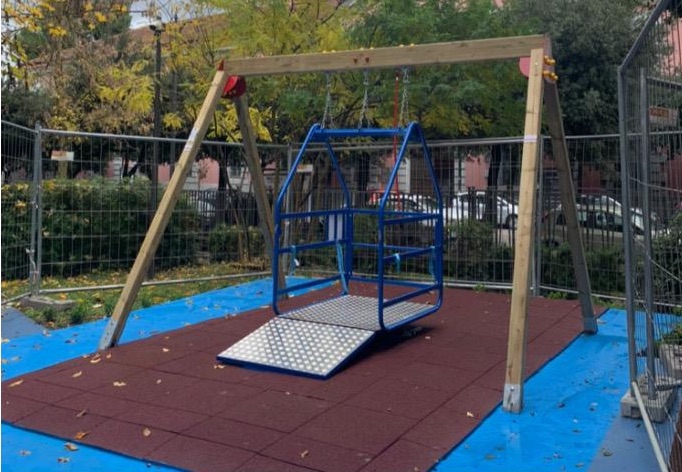 Benevento, domenica si inaugura la giostra inclusiva installata nella villa comunale