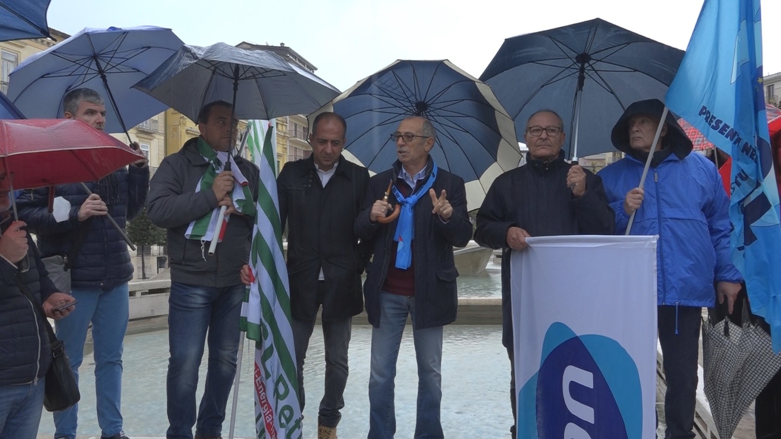Avellino| “No allo smembramento di IrpiniAmbiente”: lavoratori e sindacati manifestano in piazza Libertà