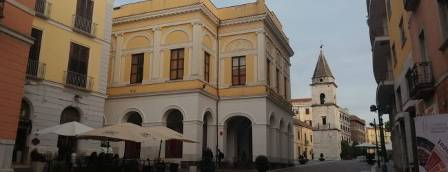 Teatro comunale, domani la presentazione del libro di Casini “C’era una volta la politica”