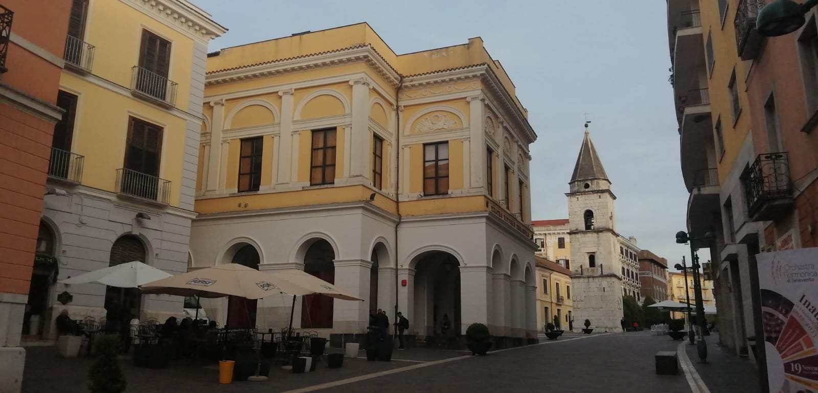 Teatro comunale, domani la presentazione del libro di Casini “C’era una volta la politica”