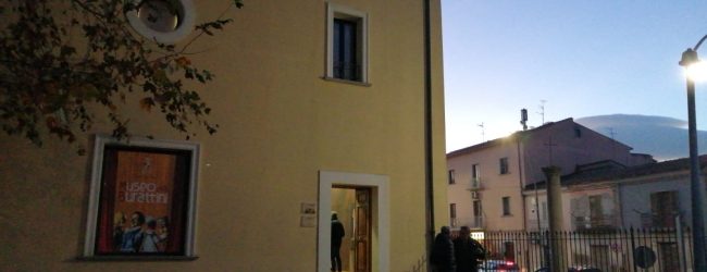 Danza preferita ai burattini, la protesta ironica di Angelo Miraglia