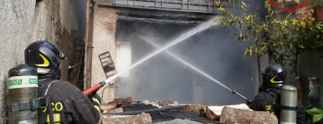 Forino| Incendio in un’abitazione del centro storico, coppia di anziani riesce a mettersi in salvo