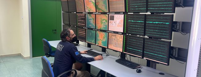 Terremoti, tour nel quartier generale dell’INGV di Grottaminarda<span class='video_title_tag'> -Video</span>