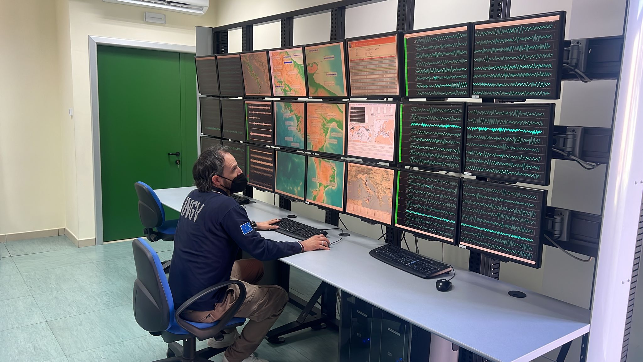 Terremoti, tour nel quartier generale dell’INGV di Grottaminarda<span class='video_title_tag'> -Video</span>