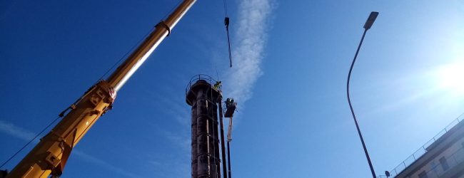 Al via le operazioni di demolizione della torre in via Cupa dell’Angelo
