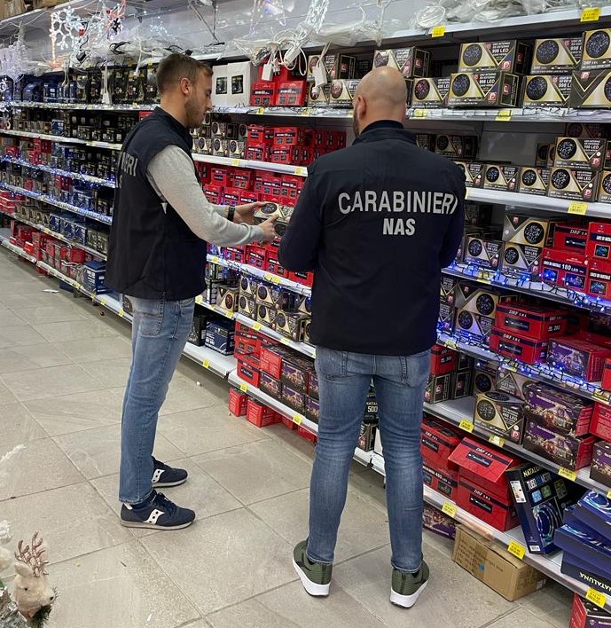 Alimenti e giocattoli non conformi, sequestri dei Nas nelle province campane. C’e anche Avellino e Benevento