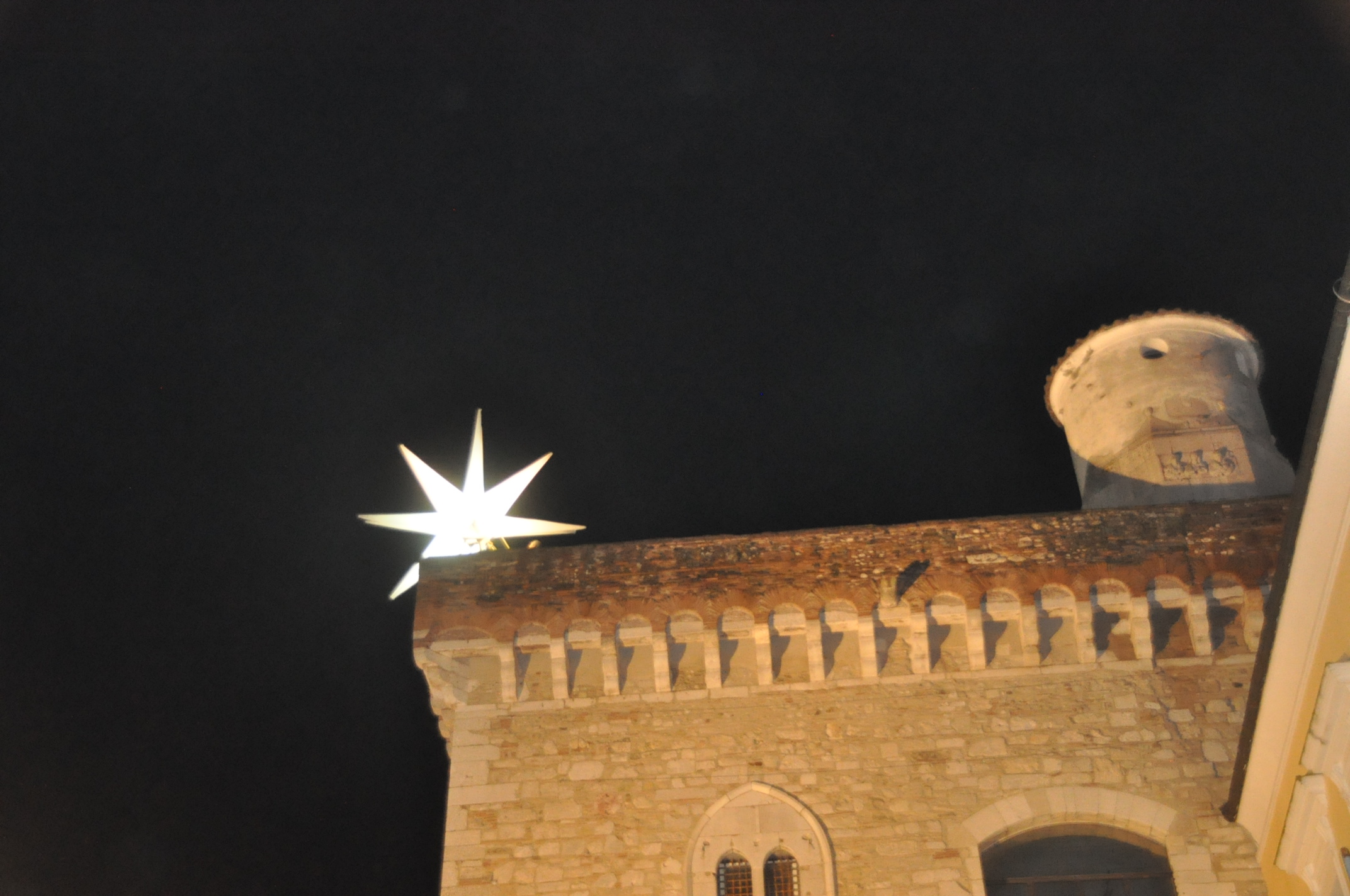 Benevento, la “Stella cometa” brilla sulla Rocca dei Rettori