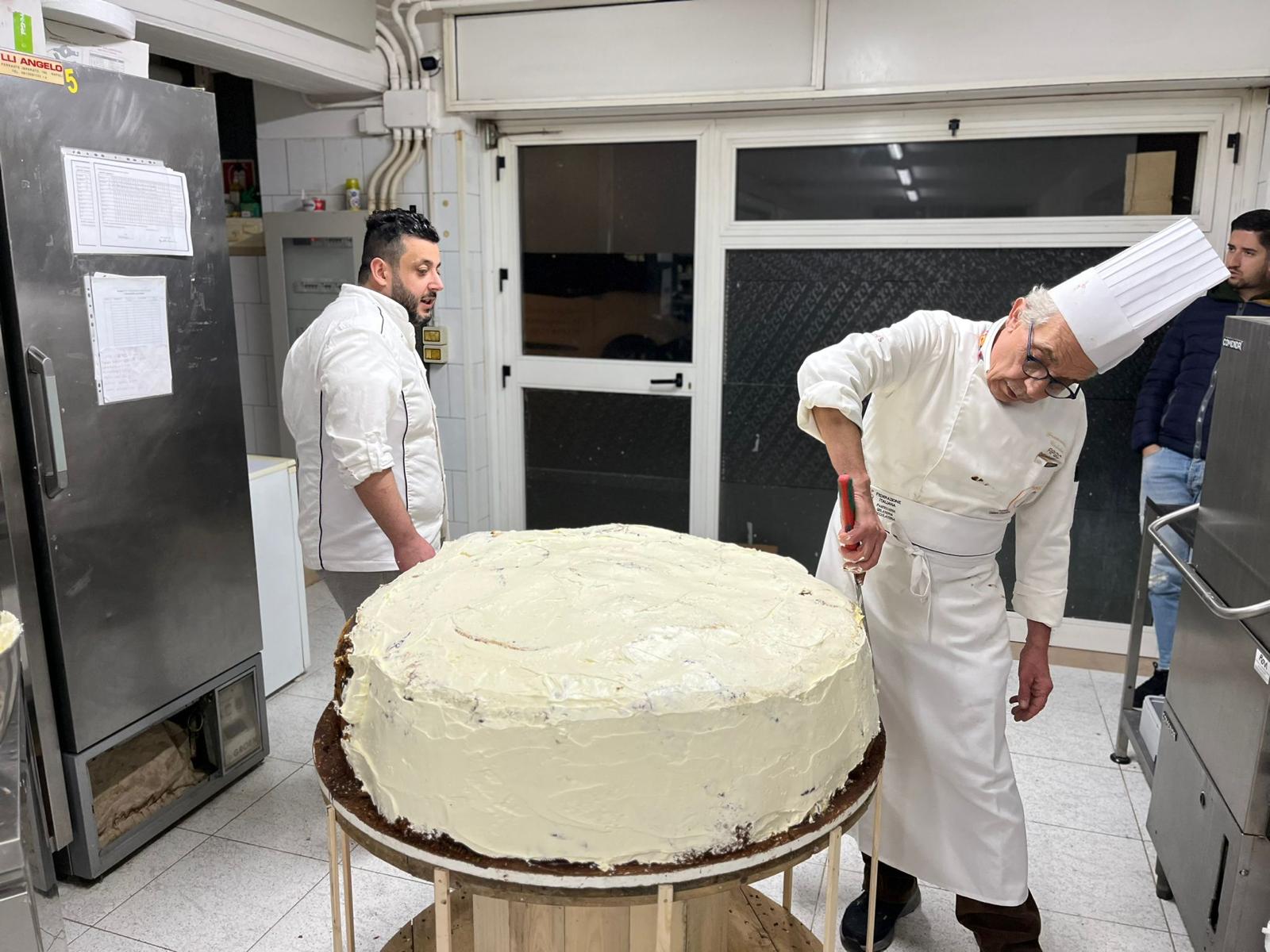 Grottaminarda| Pasticcieri e fornai locali insieme per realizzare il panettone più grande d’Irpinia