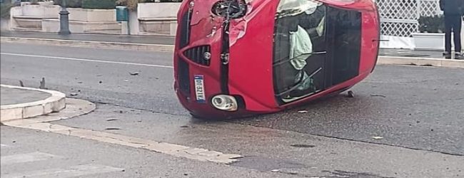 San Giorgio del Sannio/Auto si ribalta sul viale Spinelli, conducente illeso