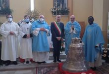 Ad Arpaise l’Arcivescovo di Benevento Accrocca ha benedetto la nuova campana della Parrocchia
