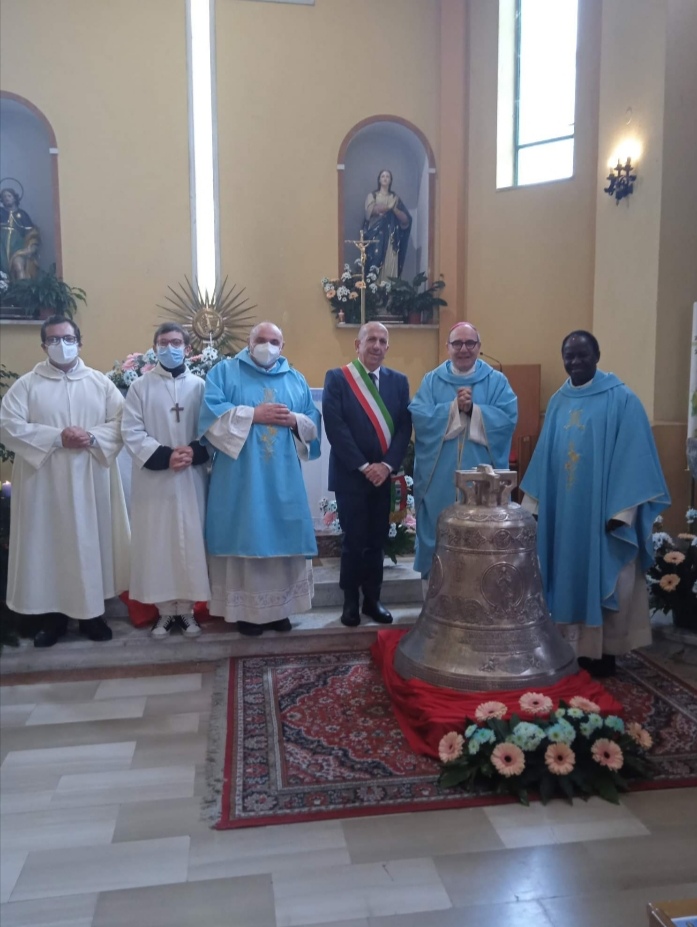 Ad Arpaise l’Arcivescovo di Benevento Accrocca ha benedetto la nuova campana della Parrocchia