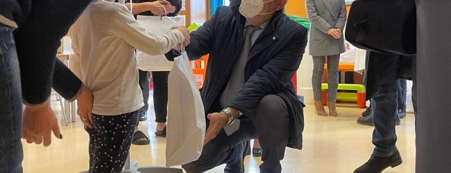 Avellino| Moscati, il questore Terrazzi porta regali ai piccoli pazienti del reparto di Pediatria