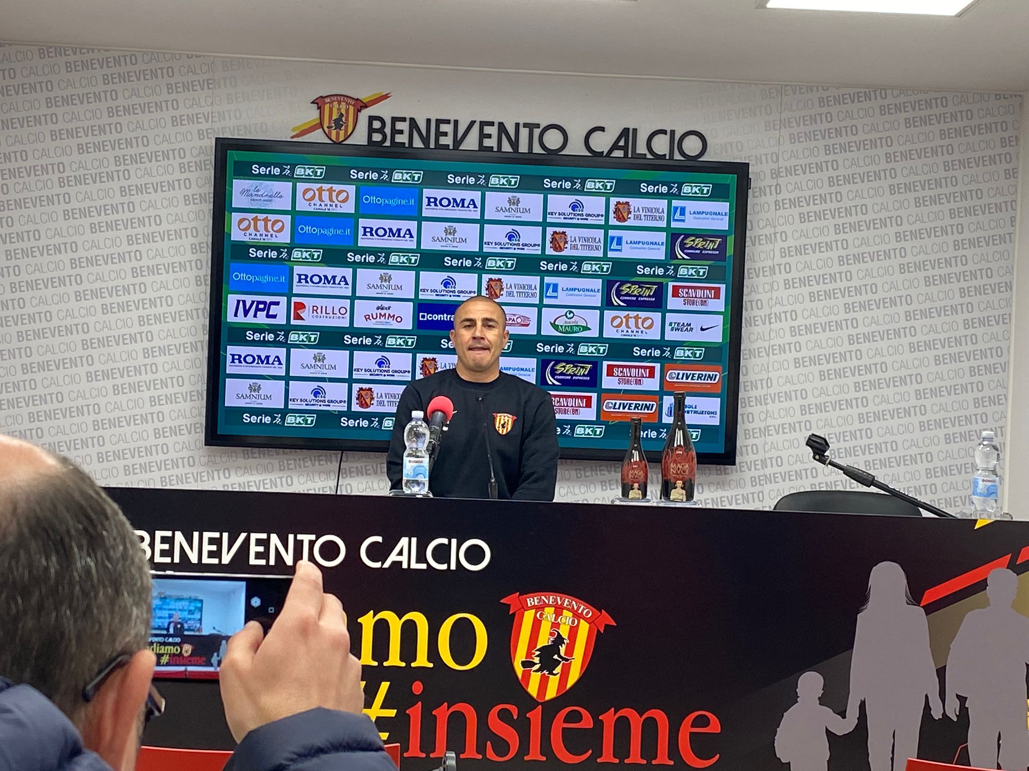 Benevento, Cannavaro: “Guardo la classifica dietro, non commettiamo l’errore di esaltarci”