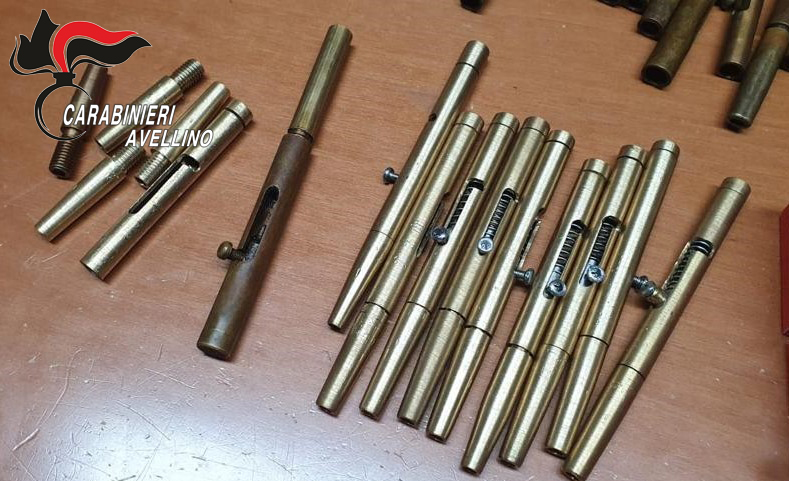 Bisaccia| Fabbricavano “penne-pistole” mono colpo, arrestati padre e figlio