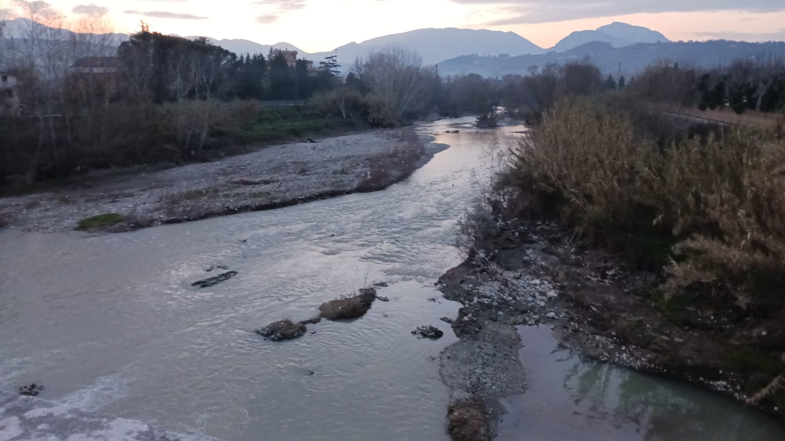 Montoro| Sequestrata attività di autofficina e carrozzeria, inquinava la Solofrana