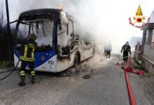 Santa Paolina| Autobus in fiamme, spavento per l’autista e 3 passeggeri