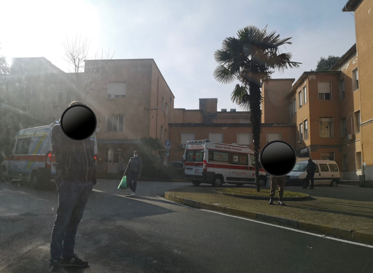 Pronto soccorso e disagi, in mattinata cinque ambulanze in fila. Ianniello: “Occorre potenziare medicina di territorio”