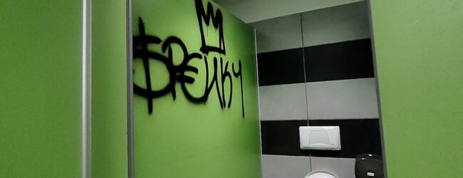 Vandali all’Autostazione di Avellino, presa di mira anche la pedana per i disabili