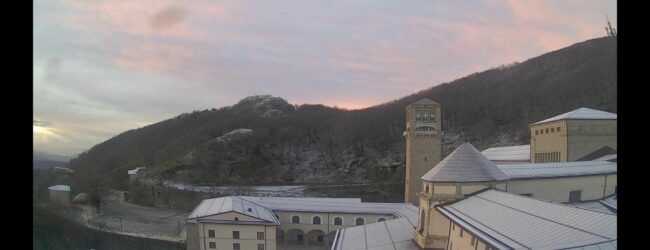 Ecco la neve in Irpinia: fiocchi a Montervergine e sul Laceno. Svolta invernale ?