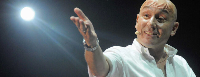 Avellino| Sabato al Teatro Gesualdo, lo show di Maurizio Battista “Tutti contro Tutti”