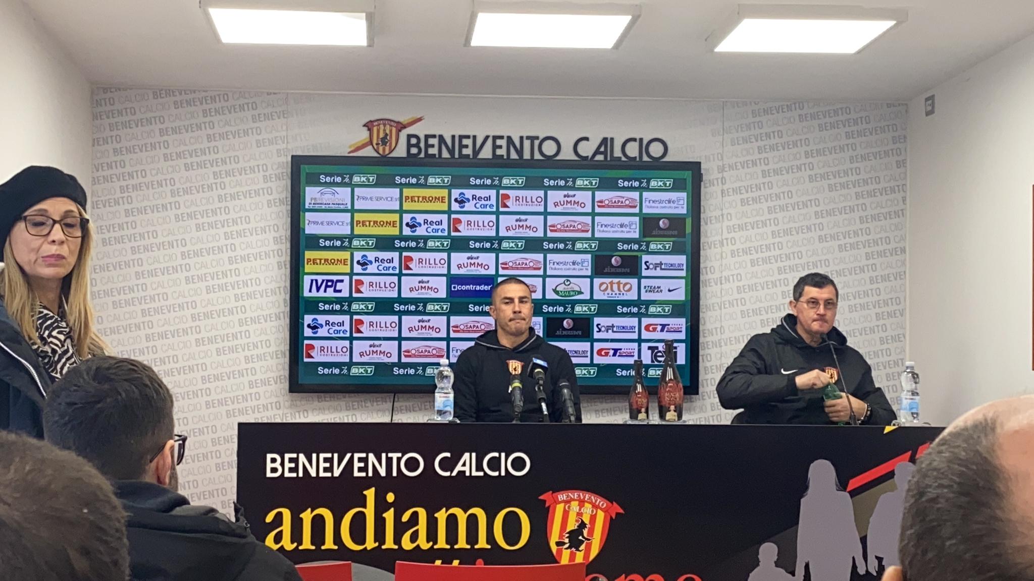 Benevento, Cannavaro: “Voglio vedere risposte sul campo e non in riunione. Coda? Non lo conosco. I nostri acquisti sono i rientri”