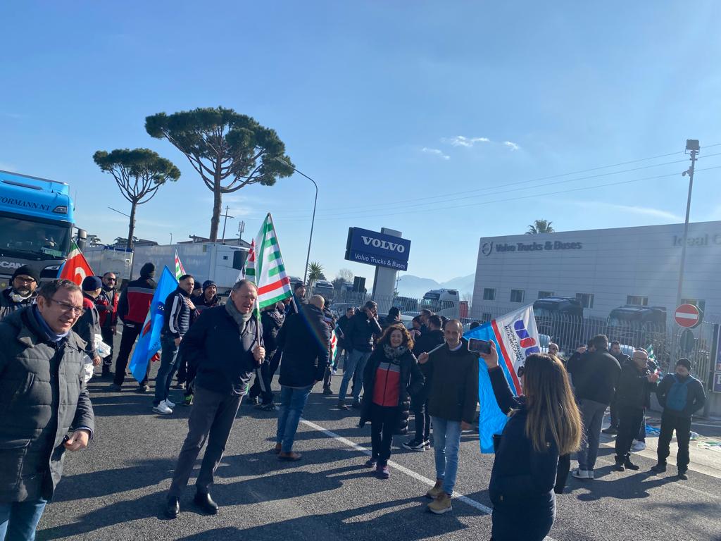 La crisi della Cam, sindacati: unità contro i tagli